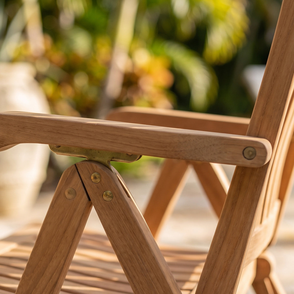 KATANA 5-POSITION RECLINING FOLDING ARMCHAIR